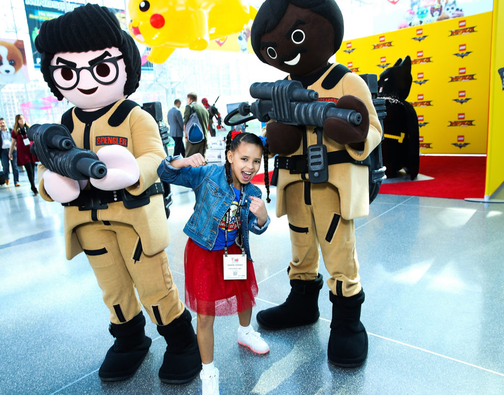 Посетить Toy Fair New York – международную выставку детских игрушек.