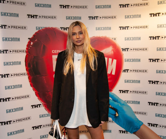 Александр Паль, Наталья Рудова и Марина Кравец на презентации сериала «БИХЭППИ»