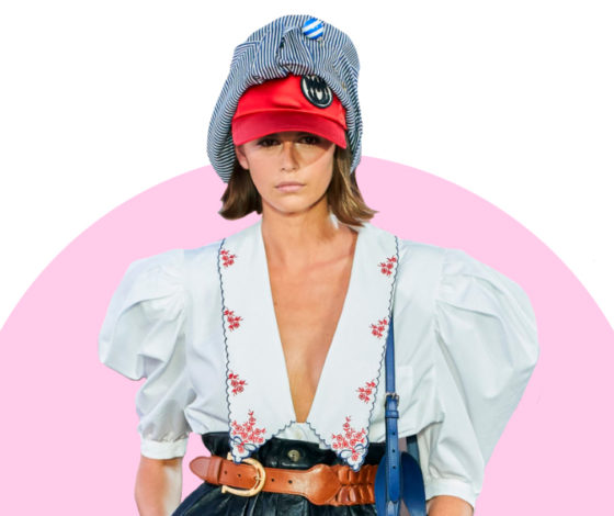 Hot or not? Miu Miu советуют носить два головных убора сразу