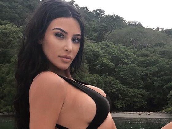 Любимая процедура Ким Кардашьян в салоне. Сколько стоит?