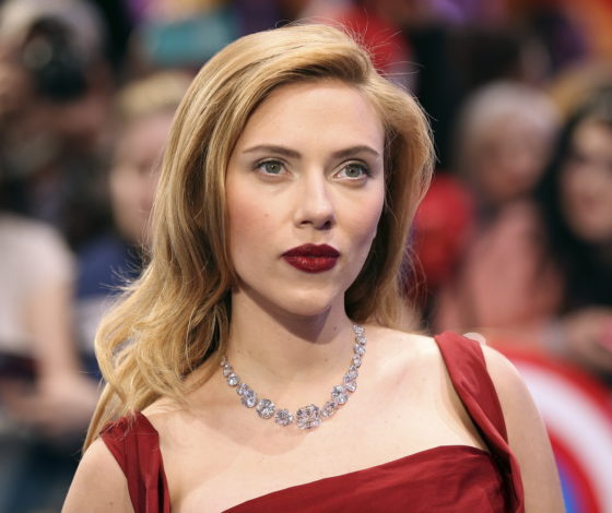 Щедрый! Во сколько жениху Скарлетт Йохансон обошлось ее обручальное кольцо с огромным бриллиантом?