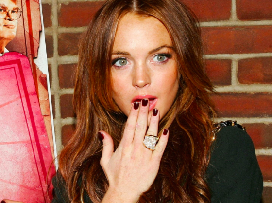 Любовное послание на ногтях: Линдси Лохан присоединилась к самому романтичному тренду маникюра