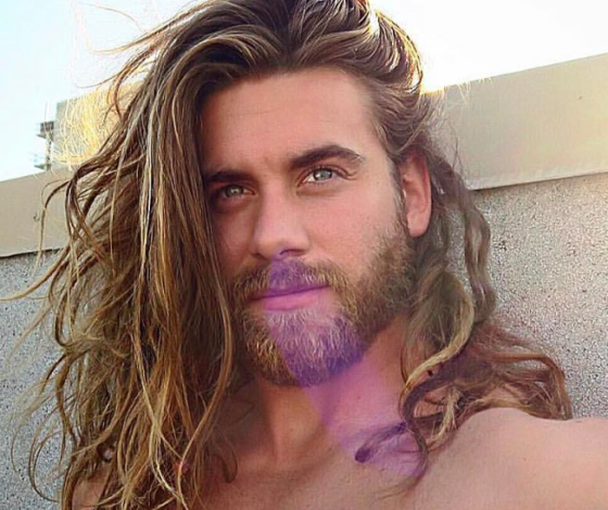 Самый горячий парень в Instagram: у него идеальный пресс, собака и почти 3 млн подписчиков