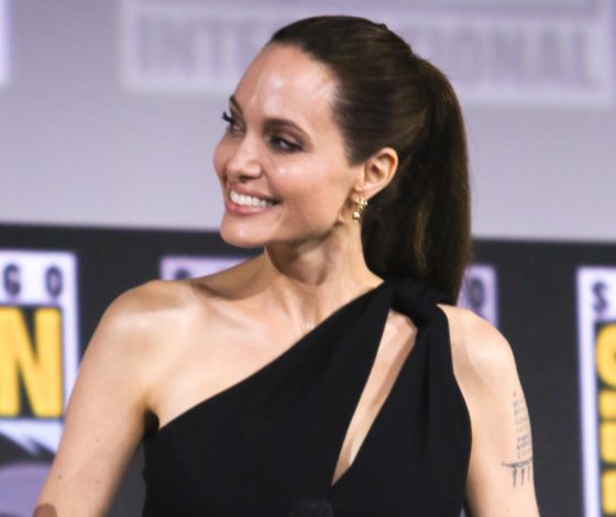 Как Анджелина Джоли будет выглядеть в новом фильме Marvel, и что об этом думают ее дети? Спойлер: нас ждет очень сексуальный наряд