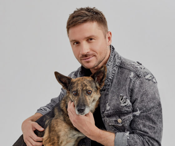 Самая милая фотосессия: Сергей Лазарев, Ирина Горбачева и Виктор Гусев поддержали собак из приютов