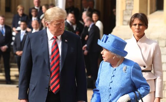 Это очень смешно! Елизавета II пожаловалась на Дональда Трампа