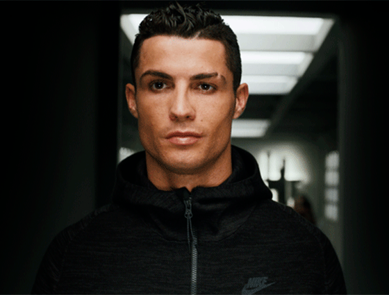 Twitter в недоумении (и мы тоже): Криштиану Роналду в ооочень странной рекламе