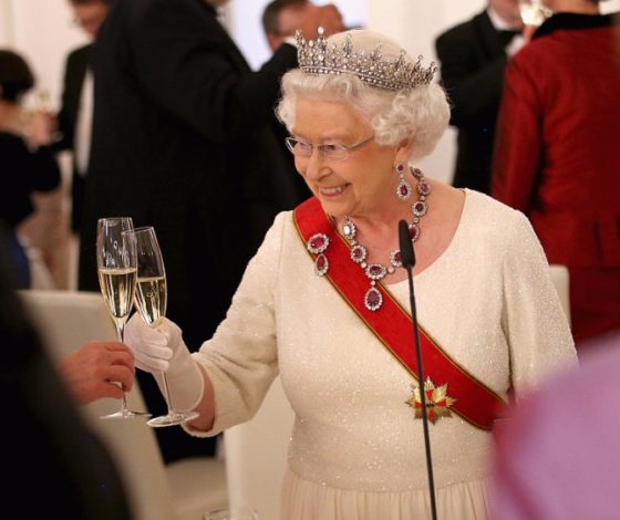 Всем сладкоежкам на заметку: какие конфеты любит Елизавета II?