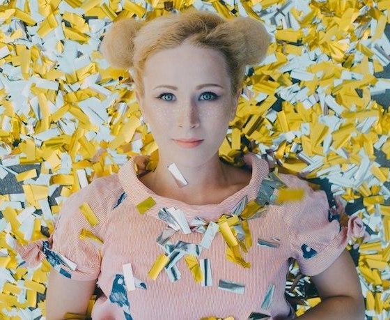 Редкое фото: Монеточка с парнем