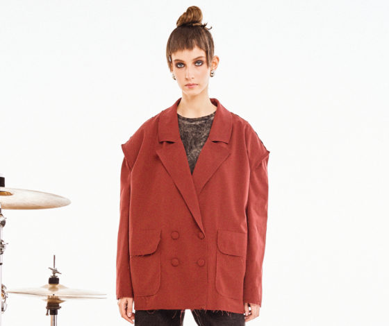 Oversize много не бывает: где купить объемные куртки, свитшоты и футболки?