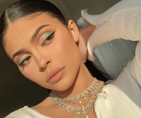 Боевой раскрас: как сделать яркий макияж и не выглядеть смешно? Советуют визажисты