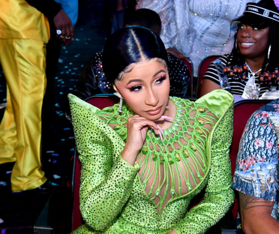 Цифра дня: сколько стоит новое кольцо Карди Би?