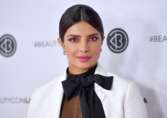 Идеальный макияж для летних вечеринок (которых осталось не так много). Вдохновляемся Приянкой Чопрой