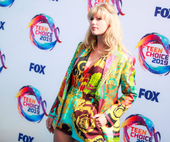 Одна и та же модная ошибка! Что не так с нарядом Тейлор Свифт?