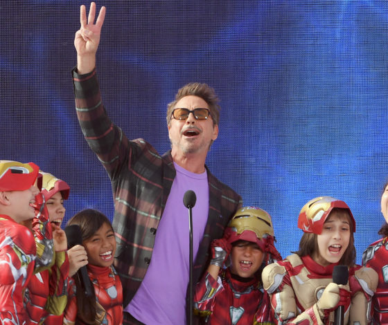 Зендая, Коул Спроус и Лили Рейнхарт: все победители премии Teen Choice Fox Awards здесь