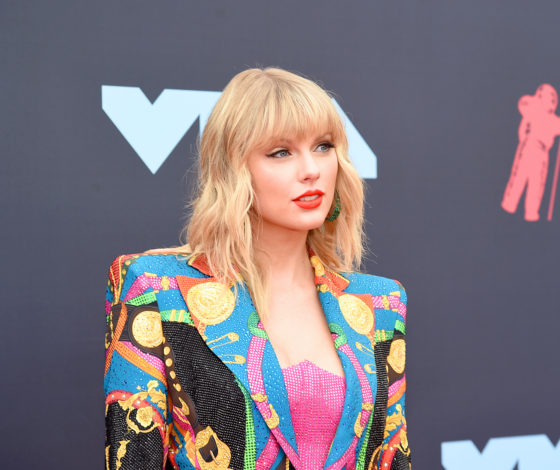 Королева вечеринки! Тейлор Свифт на премии MTV VMA 2019