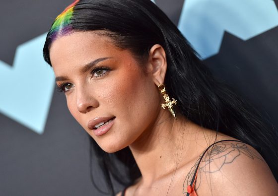 Певица Холзи станет мамой