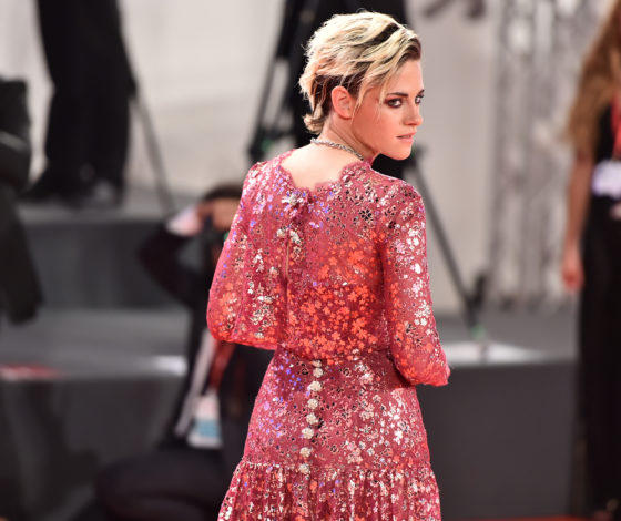 Из блондинки в рыжую: звезда фильма «Сумерки» Кристен Стюарт сменила имидж