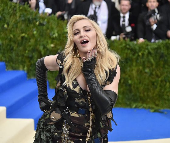 Ничего себе! Фанат Мадонны подал на нее в суд