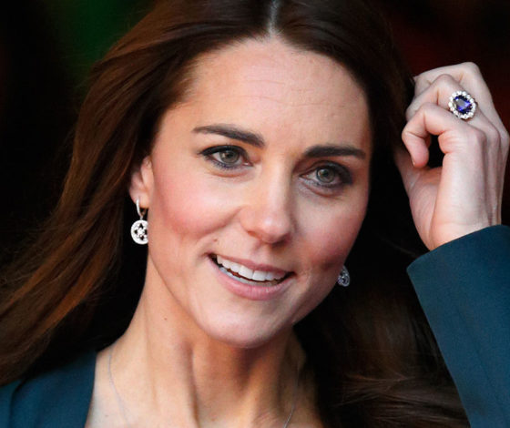 Бери на заметку! Где купить новогоднее платье, как у Кейт Миддлтон?