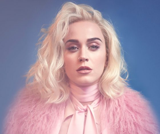 Неожиданно: Кэти Перри выступила в платье из металлических банок