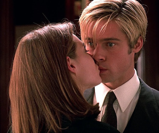 И такое было! Кто из звезд жалеет о поцелуе с Брэдом Питтом?