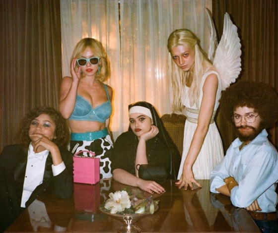 Хотим к ним! Актеры  «Эйфории» устроили вечеринку у Зендаи дома!