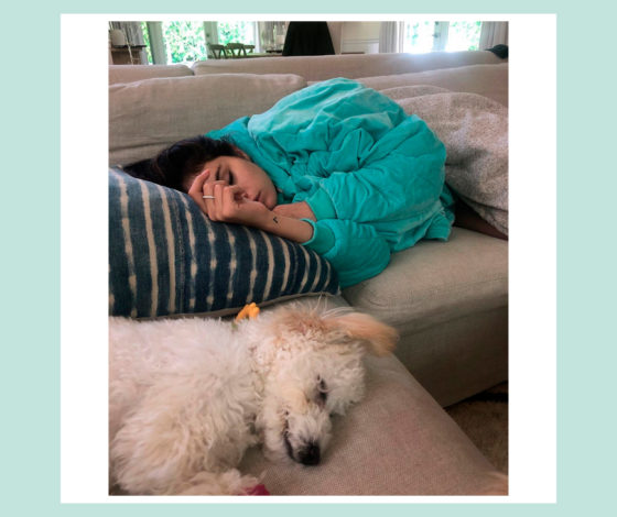 Сколько стоит: худи-одеяло Селены Гомес