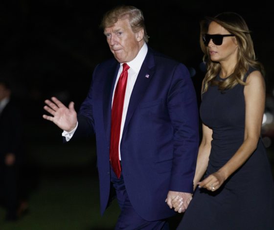 Новый выход Трампов. Какая стройная Мелания!