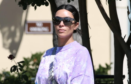 Новый выход Ким Кардашьян: с сумкой за 35 тысяч долларов и в самых трендовых вещах года