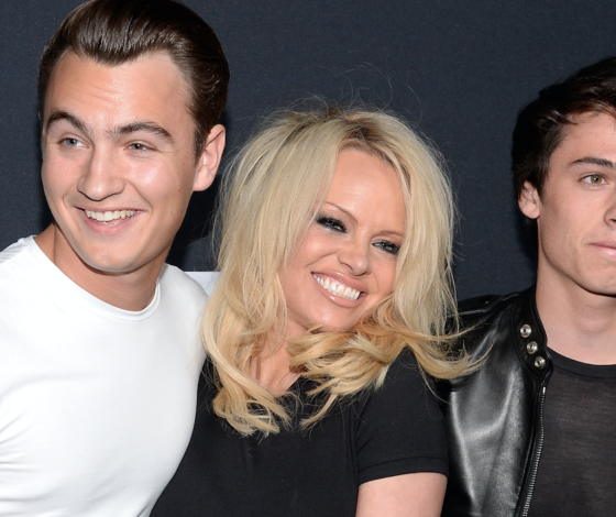 Просто гены! Новая фотосессия сыновей Памелы Андерсон взорвала Сеть