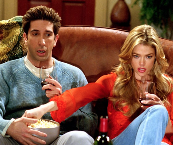 Это очень смешно: YouTube-блогер сделал из «Друзей» триллер, просто… убрав мысли Росса!