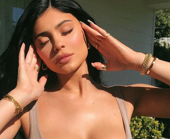 Маникюр в стиле Кайли Дженнер: 10 идей для любителей длинных ногтей