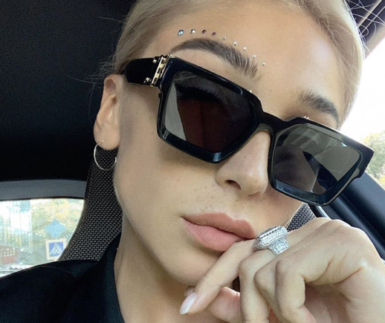 Цифра дня: сколько стоит тотал-лук Насти Ивлеевой?