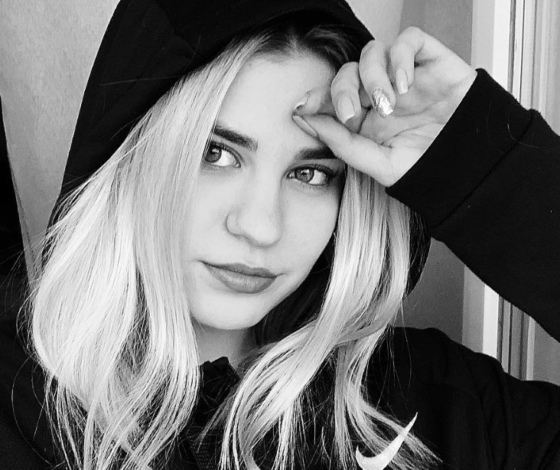 Ого! 20-летняя внучка Боярского выложила фотографию в бикини