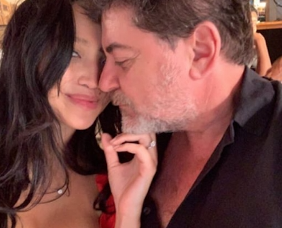 Похвасталась грудью: супруга Александра Цекало поделилась откровенным снимком