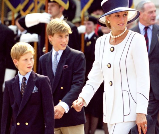 «Это оставило огромную дыру внутри меня»: принц Гарри написал о принцессе Диане в новой книге