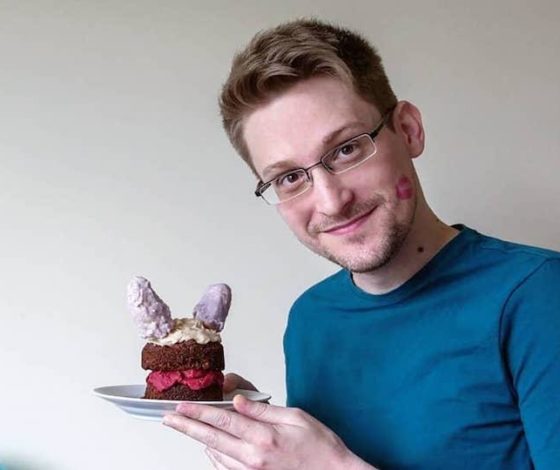 Как сейчас живет Эдвард Сноуден в России? Спойлер: он тайно женился и обожает метро!