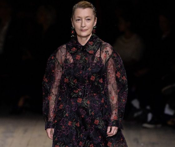 Модели всех возрастов на показе Simone Rocha в Лондоне