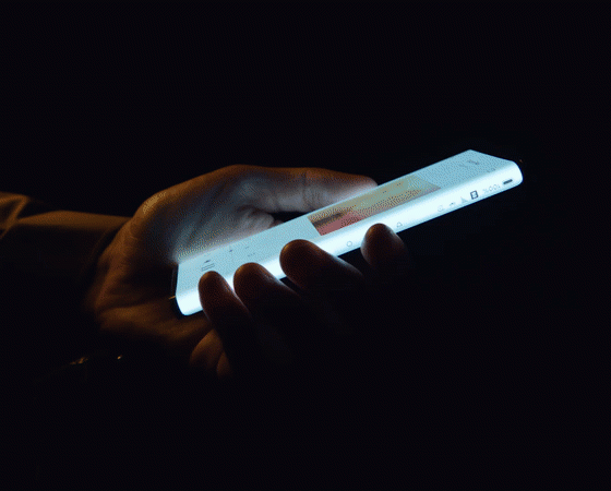 Дороже iPhone: китайская компания выпускает телефон с «обернутым» вокруг корпуса экраном