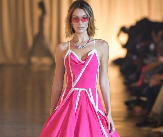 Белла Хадид в ОЧЕНЬ странном платье на показе Off-White