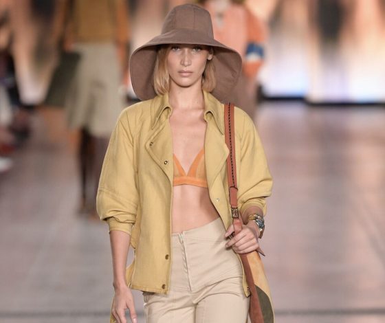 Белла Хадид на шоу Alberta Ferretti. Смотри весь показ здесь