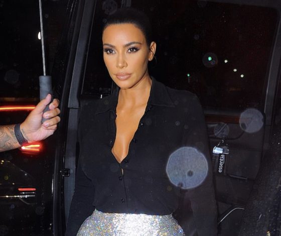 Вот это ноги! Ким Кардашьян в экстремальном мини на вечеринке