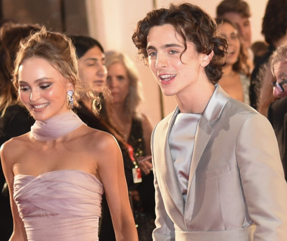 Горячо! Лили-Роуз Депп и Тимоти Шаламе целуются на яхте в Италии