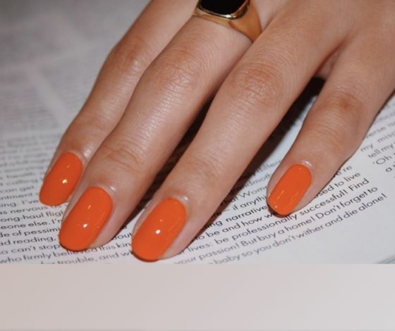 Оранжевый – хит сезона: яркий маникюр, который надо повторить этой осенью