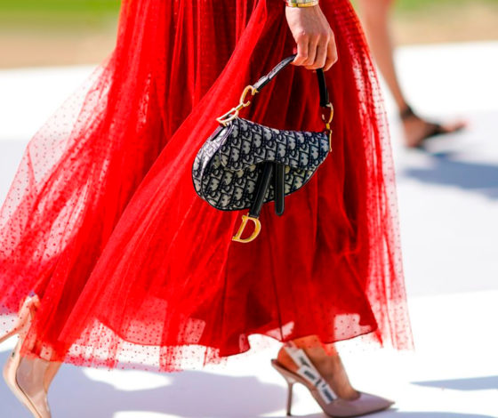 От Dior Saddle Bag до платья Alexander McQueen: 15 винтажных мастхэвов этой осени