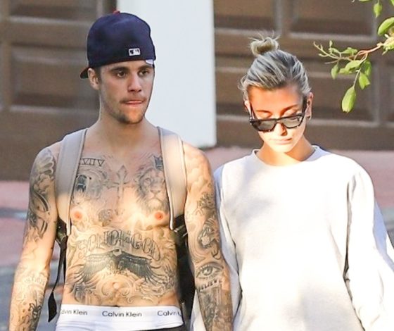 Джастин Бибер гуляет с Хейли. И он почти раздетый!