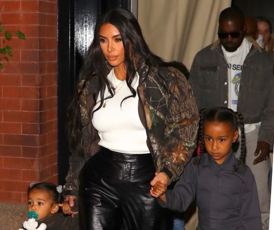 Перед релизом альбома! Новый выход Ким и Канье с детьми