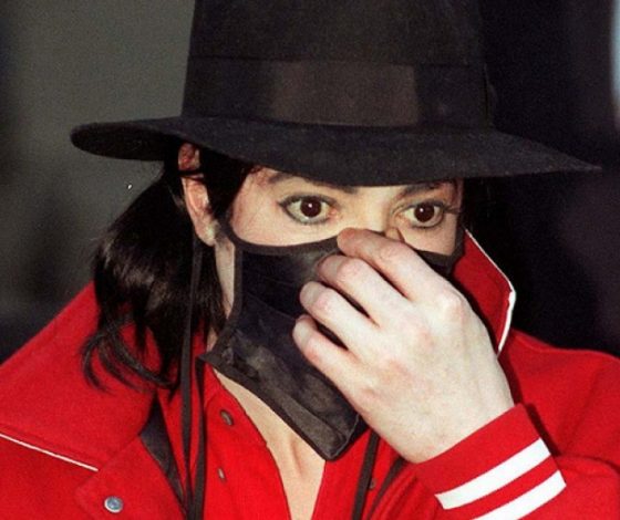 Ответ тебя удивит: зачем Майкл Джексон носил на носу пластырь?