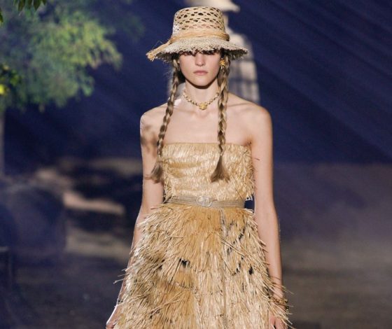 Смотри очень красивый показ Dior здесь!